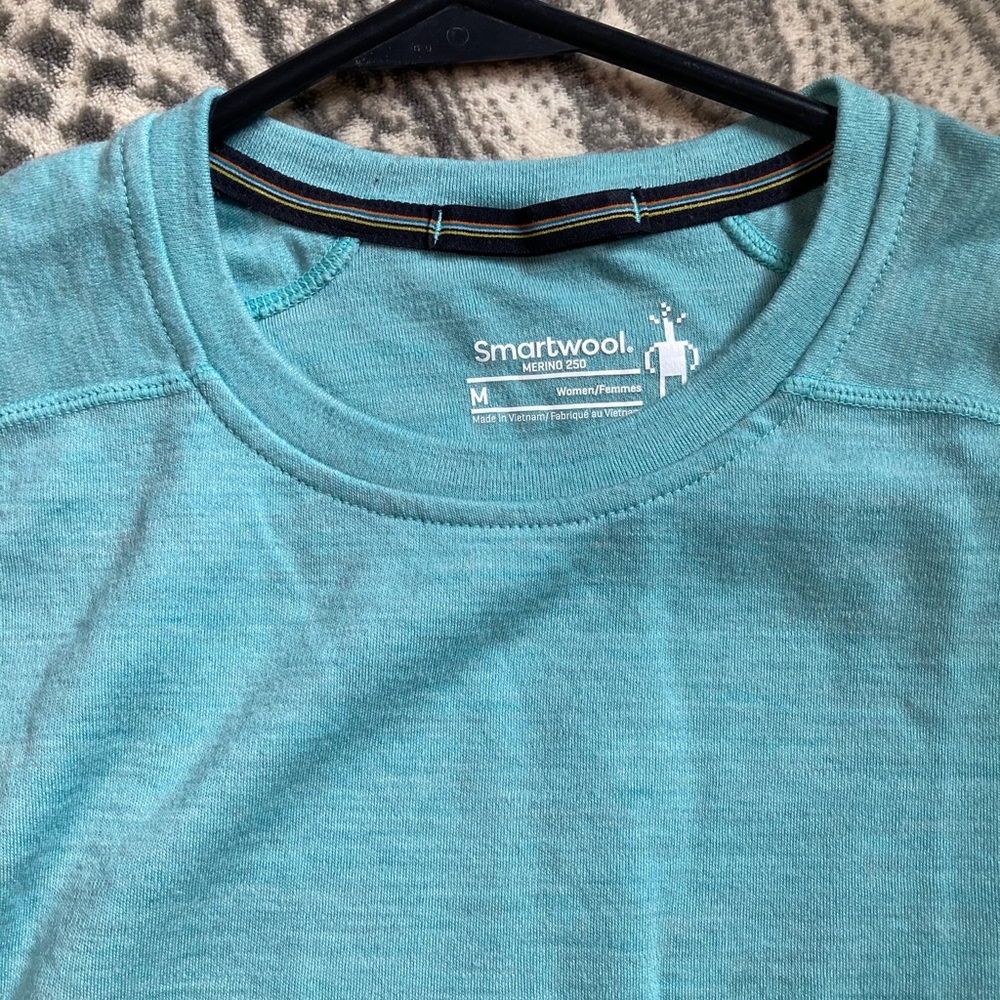 Women’s Merino 250 Base Layer Crew - Aqua Blue
